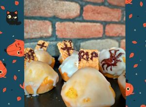 Foto di Muffin all'arancia zombie con glassa al limone spettrale