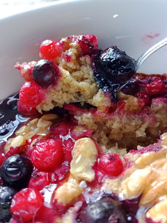 Una foto de Avena horneada con frutos rojos