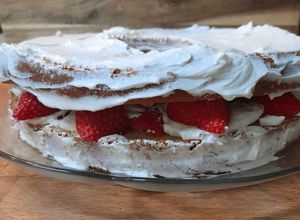 Foto de Bolo de Limão com Creme de Mascarpone e Morangos