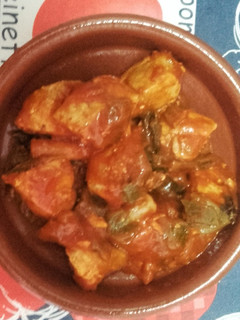 Una foto de Bonito con tomate