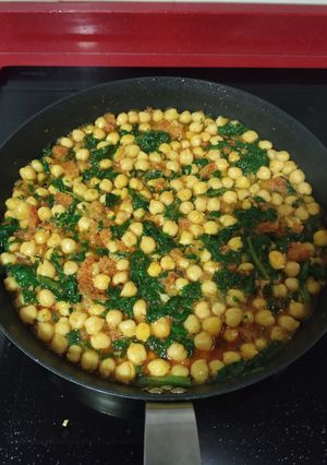 Una foto de Garbanzos con acelgas