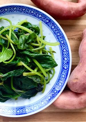 Hình của món 🌱 Rau Khoai Lang Luộc.