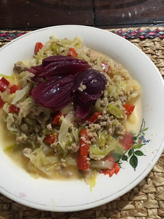 Una foto de Picadillo con col y pimiento morón