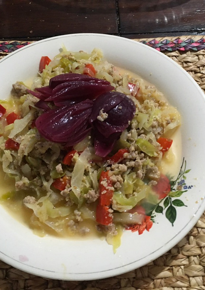 Una foto de Picadillo con col y pimiento morón