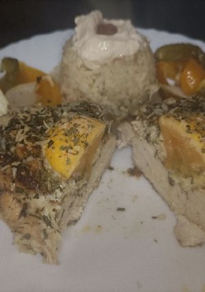 Foto principal de Pollo relleno de huevo y queso al horno