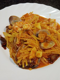 Una foto de Fideos a la marinera