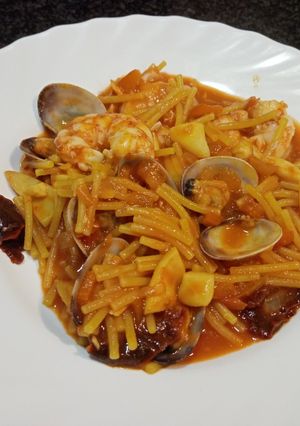 Una foto de Fideos a la marinera