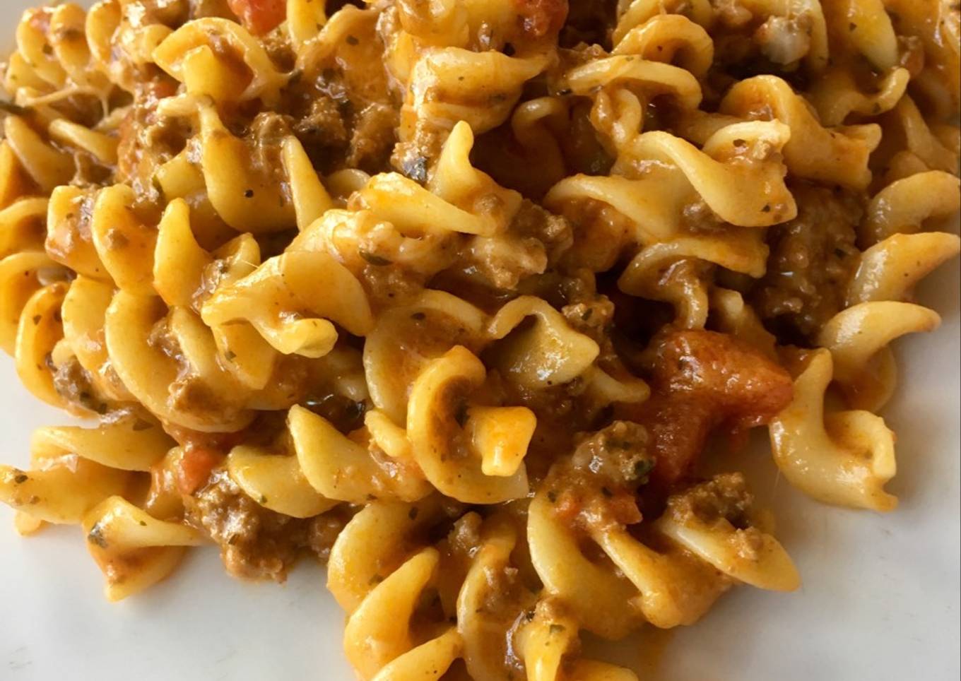 Tornillos en salsa de tomate y carne molida