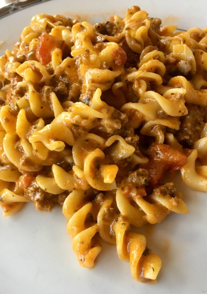 Una foto de Tornillos en salsa de tomate y carne molida