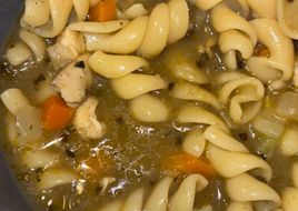 Sopa de Massa com Frango e Legumes