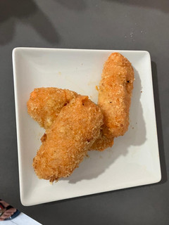 Una foto de Croqueta de sobrasada y queso
