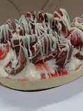 Huevo de Pascua relleno con crema y frutillas