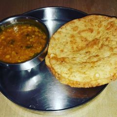 A picture of Dal Pakwan.