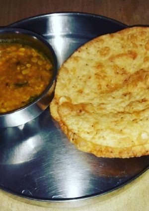 A picture of Dal Pakwan.