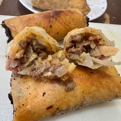 A picture of Cheeseburger Spring Rolls.