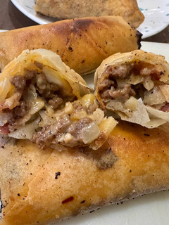 A picture of Cheeseburger Spring Rolls.