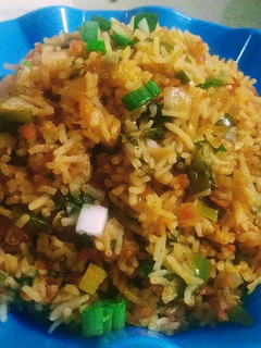 સેઝવાન પુલાવ (Schezwan Pulao Recipe In Gujarati) રેસીપી મુખ્ય ફોટો