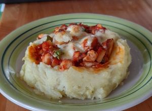 Una foto de Canasta de papa rellena de pollo y champiñones