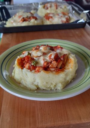 Una foto de Canasta de papa rellena de pollo y champiñones