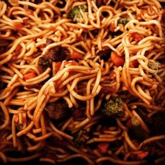 A picture of Lo mein with Beef & Broccoli.