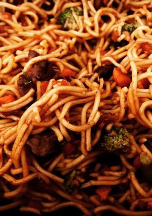 A picture of Lo mein with Beef & Broccoli.