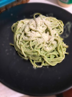 Una foto de Pasta con crema de cilantro