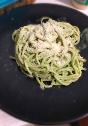 Una foto de Pasta con crema de cilantro