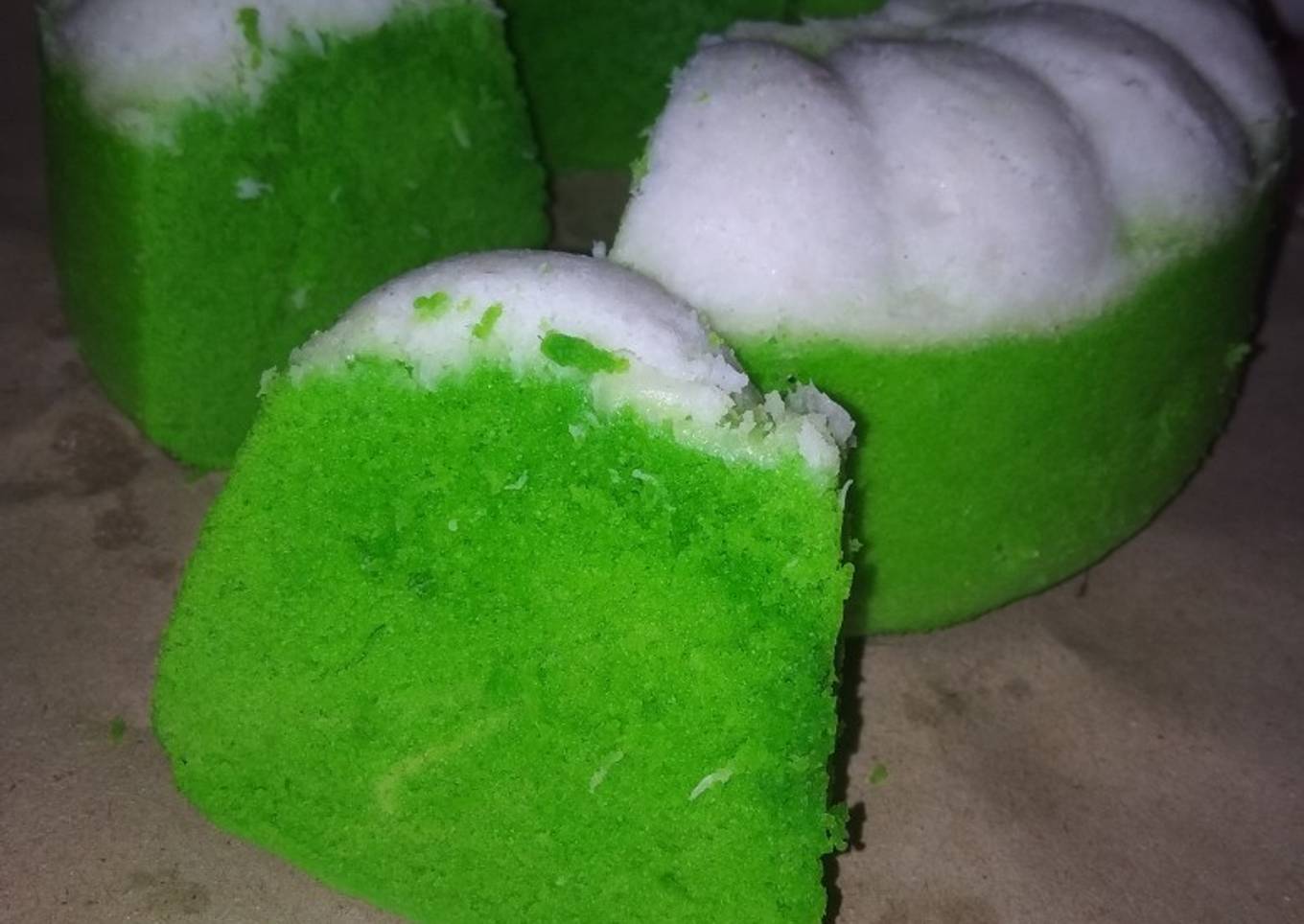 Putu ayu kukus