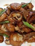 เป็ดผัดปาท่องโก๋ หอมซอสฮอยซิน เป็ดนุ่มๆ ตัดด้วยปาท่องโก๋กรอบๆ