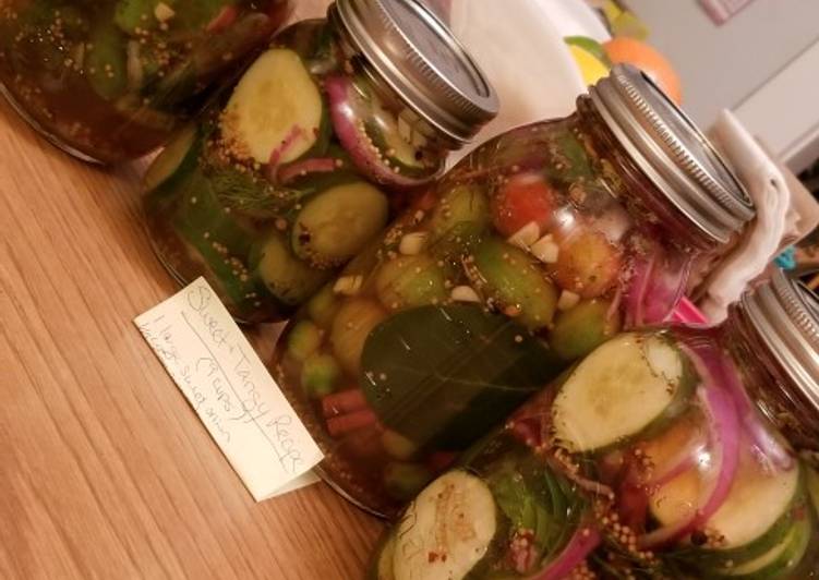 Sweet &amp; Tangy Homemade Cucumber Pickles