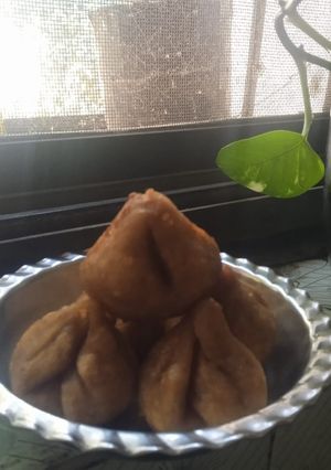 मोदक (Modak Recipe In Marathi) रेसिपी चे मुख्य फोटो 
