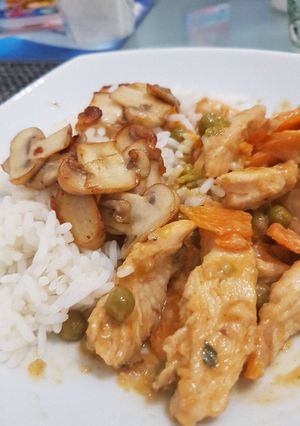 Una foto de Strogonoff de Pollo