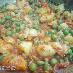A picture of Dry aloo matar.