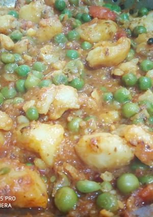 A picture of Dry aloo matar.
