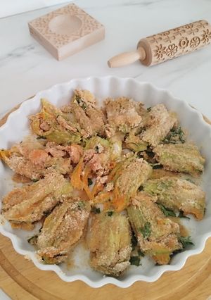 Foto di Fiori di zucca al forno ripieni di zucchine