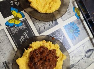 Una foto de Polenta con queso untable