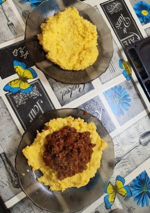 Una foto de Polenta con queso untable