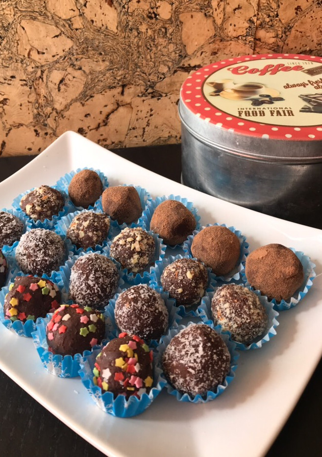 Una foto de Trufas de chocolate variadas🍫