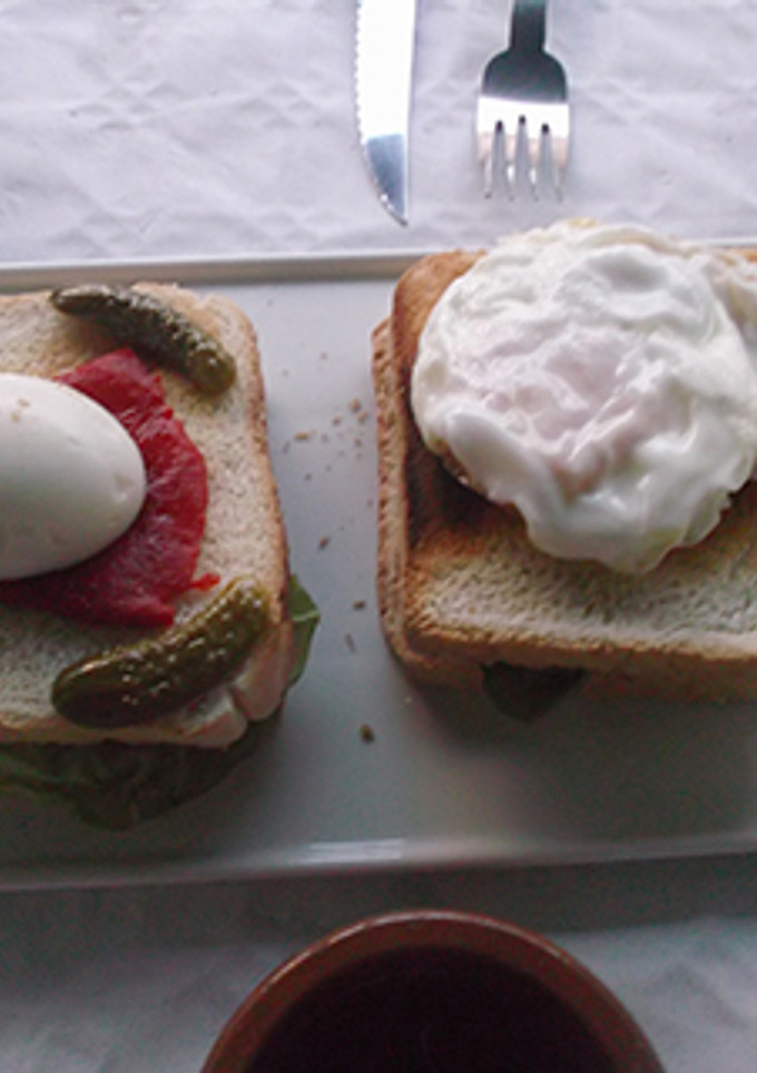 Una foto de Tostadas con huevos