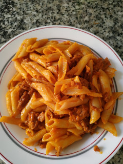 Una foto de Macarrones con tomate
