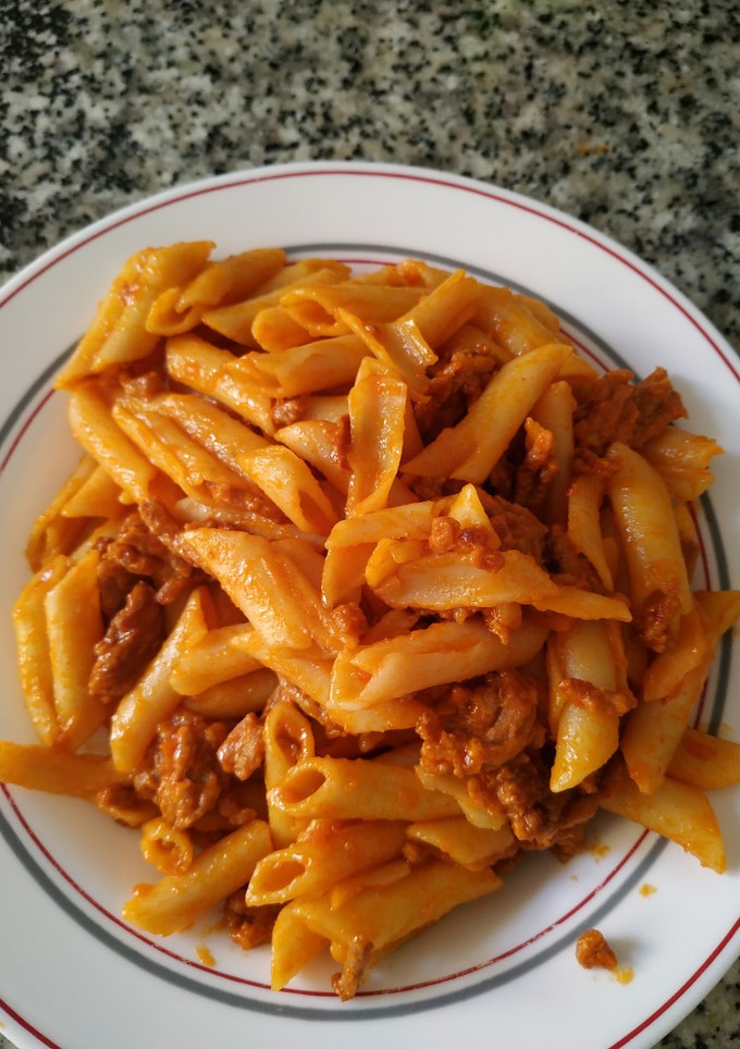 Una foto de Macarrones con tomate