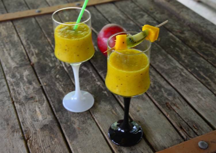 Smoothie mangue, kiwi et eau de coco