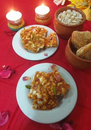 मूंगफली चिक्की(moongfali chikki recipe in hindi) रेसिपी मुख्य फोटो