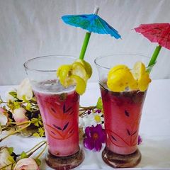 A picture of Pomegranate Ginger Punch.