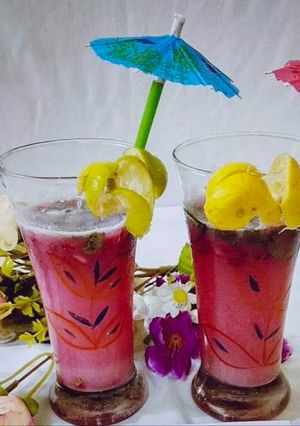 A picture of Pomegranate Ginger Punch.