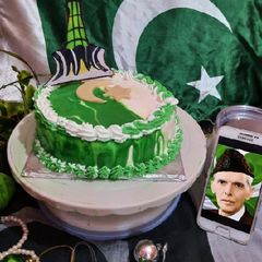 A picture of Minar e pakistan Vanilla cake 14 August special.