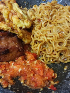 Foto resep Lauk simple : bacem, telor dadar, mie goreng dan sambel korek