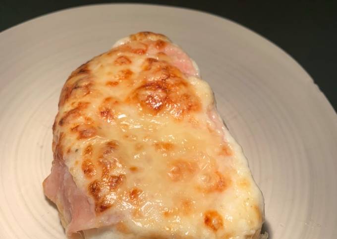 Croque monsieur with cardamon béchamel