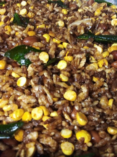 சிவப்பு அவல் மிக்சர்(RED AVAL MIXTURE RECIPE IN TAMIL) செய்முறை முக்கிய புகைப்படம்