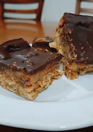 Una foto de Cuadraditos de caramelo y chocolate